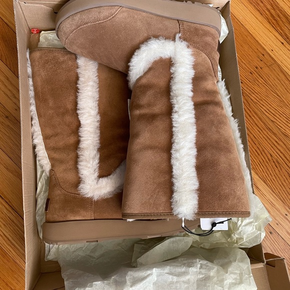 UGG Sundance Boot - Picture 4 of 4